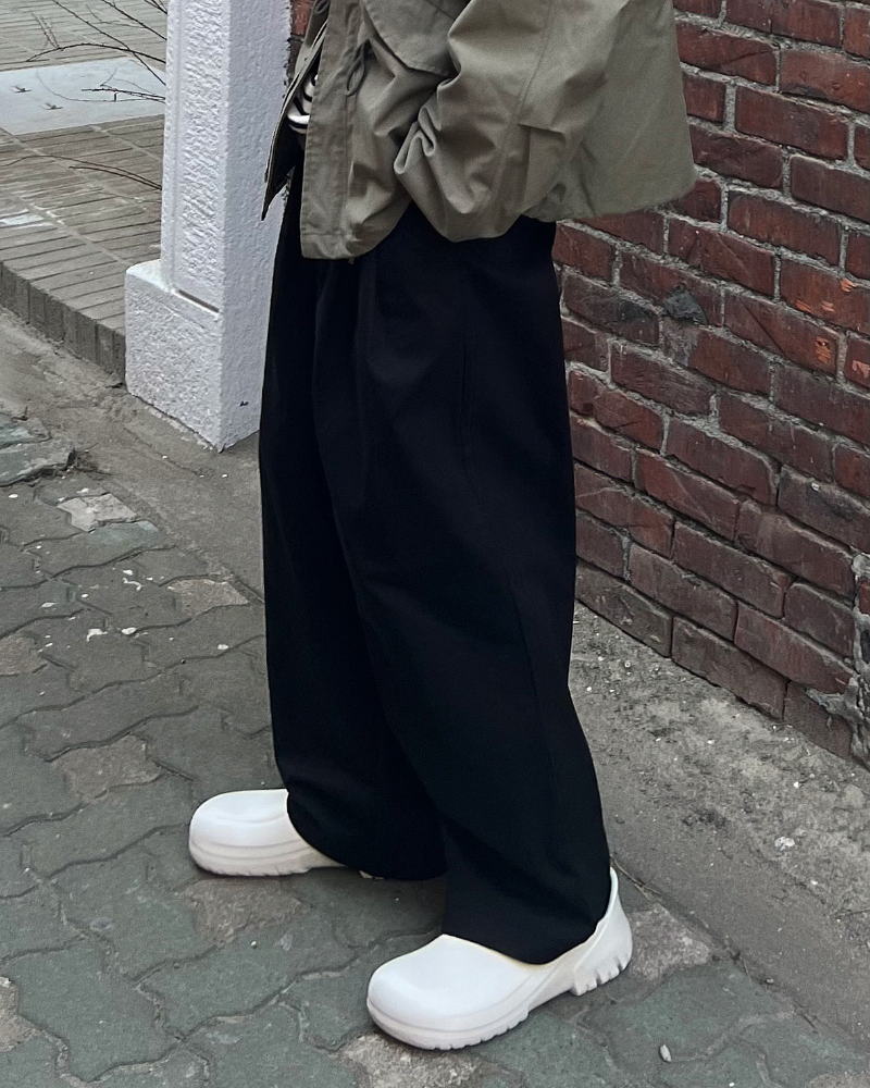 NA City Two-Tuck Wide Pants