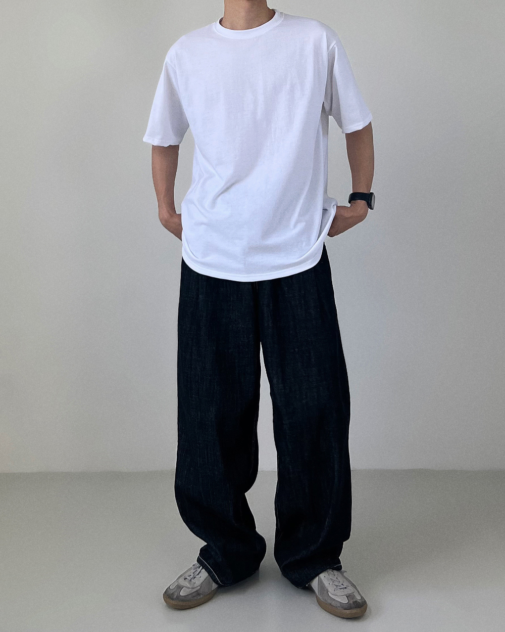반팔 티셔츠 모델 착용 이미지-S2L46